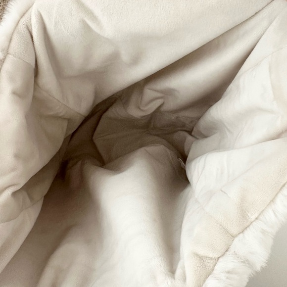 Duplicate Listing - White Faux Fur Bucket Tote Bag Purse - Winter Fashion - Picture 6 of 16